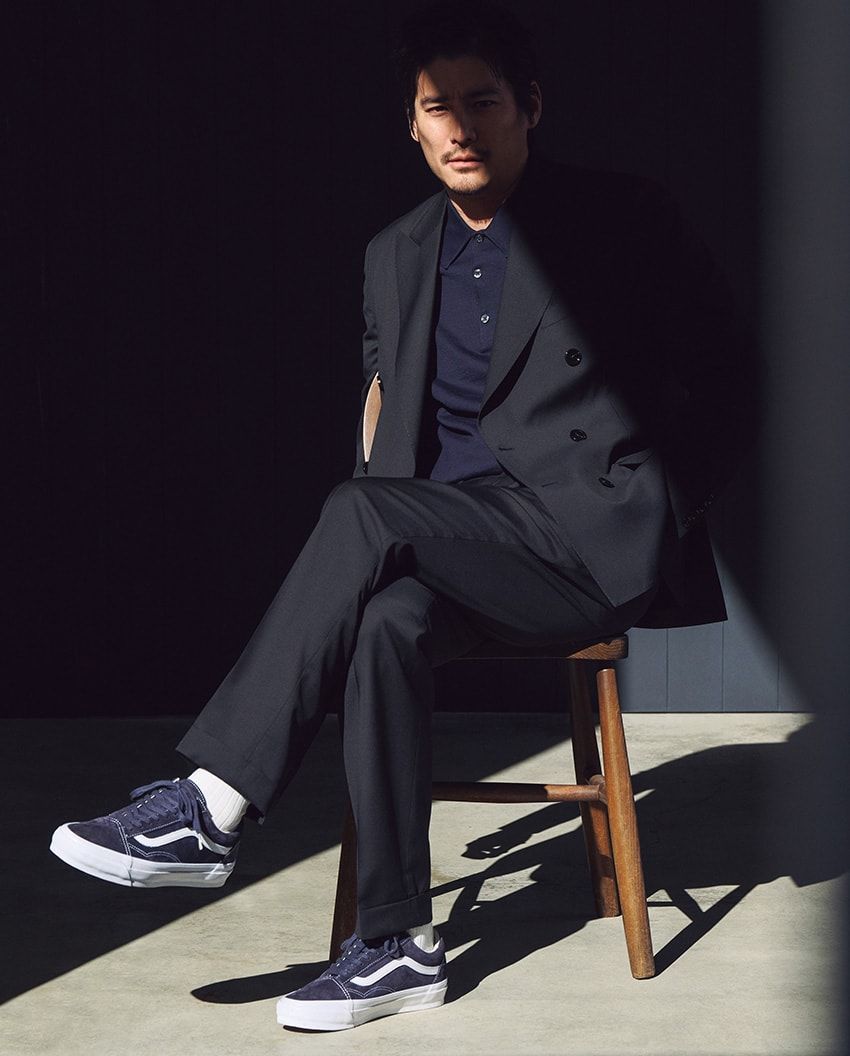 スーツに「ヴァンズ」を、タキシードにチプカシを。ドレスクロージングを“ハズす”大人の流儀 - 2枚目の画像