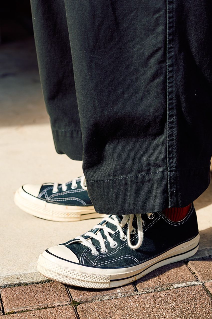 カジュアルコーデの必須アイテム「コンバース」。春コーデとの合わせ方を3人のスナップで検証！ - 8枚目の画像