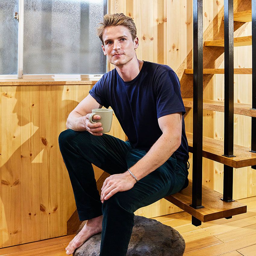 アントン・ウォールマン●1992年生まれ、ストックホルム出身。19歳の頃からファッションモデルとして世界をまたにかけて活躍。数回の来日を経て、2019年より日本に移住。日本の空き家を自らの手でリノベーション、セルフビルドした様子をYouTubeでも配信し、2023年、『FREE HOUSES IN JAPAN』を自費出版している。Instagram：@anton.injapan