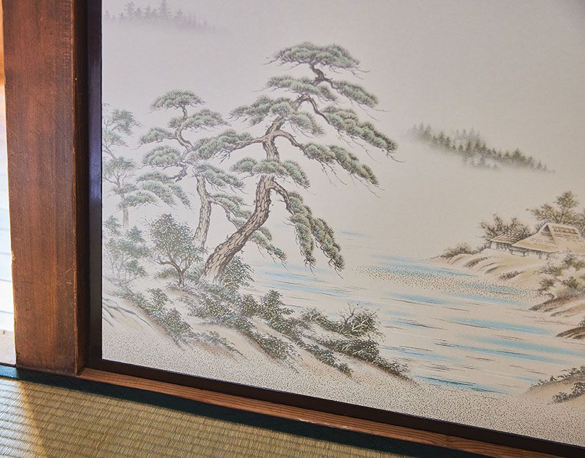 その家の歴史も残すことを念頭に改装。襖や梁など、日本らしいマテリアルを残すのがアントン流。