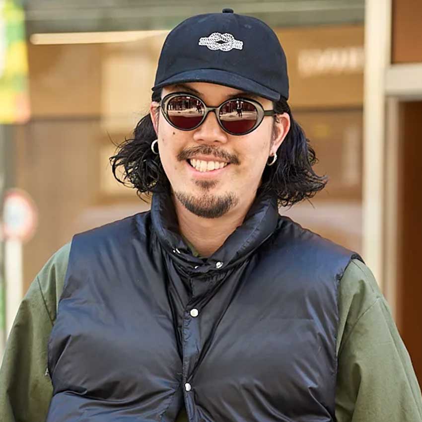サングラス×キャップ」は好相性！街角の洒落者が合わせたのはティア