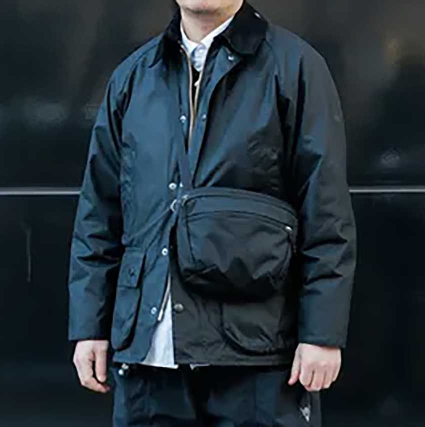 重たく見せない“黒”が主軸のコーデ攻略法を街角スナップで！そのヒントは“挿し色”にあった - 1枚目の画像