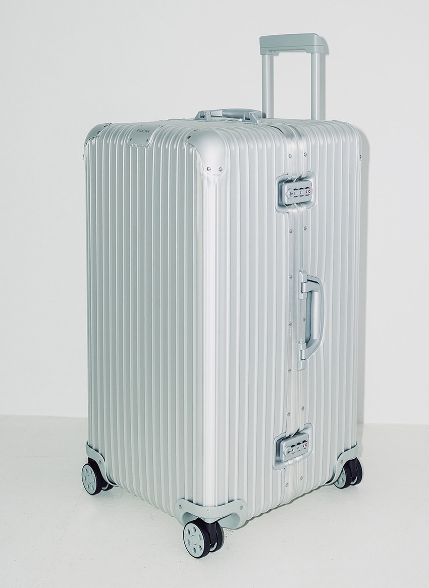 容量130Lのビッグサイズ！服を丸めて詰められる「リモワ」のスーツ