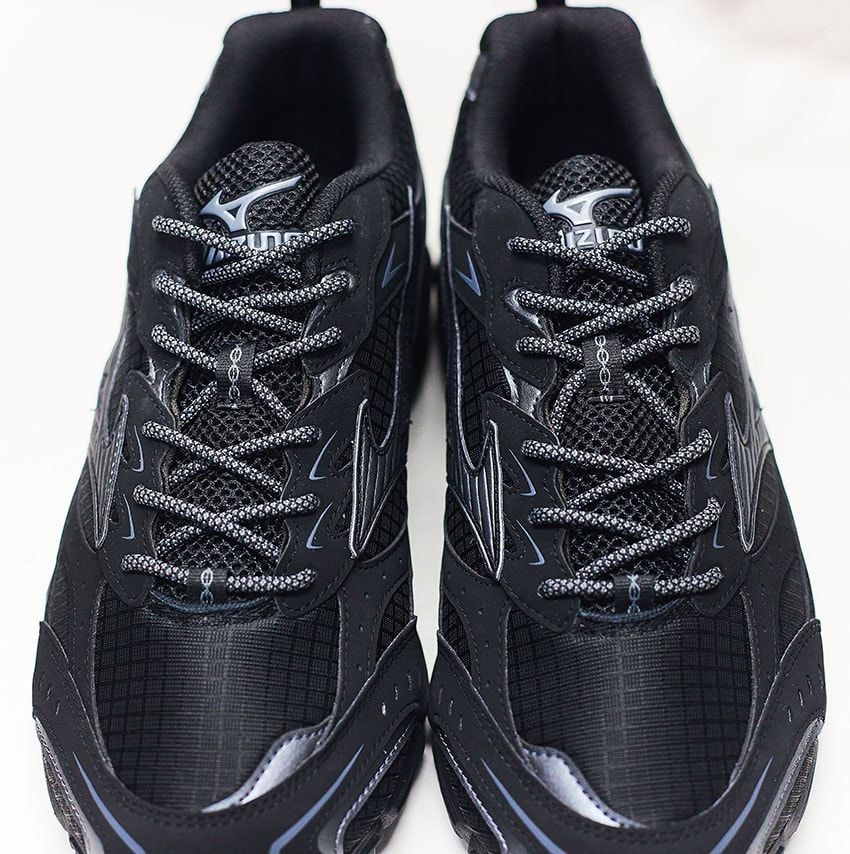 人気急増中の「ミズノ」に潜入！使い勝手最強“オールブラック”の注目モデルを4足 - 6枚目の画像