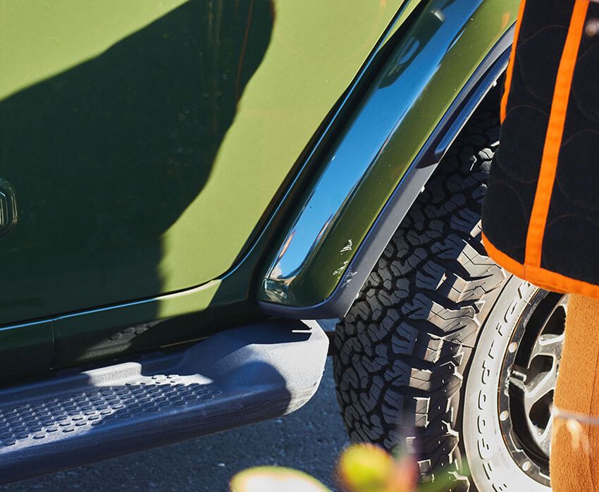 そこまで目立たないとはいえ、928万円の新車に受けた傷のショックは簡単に癒えないものだ。