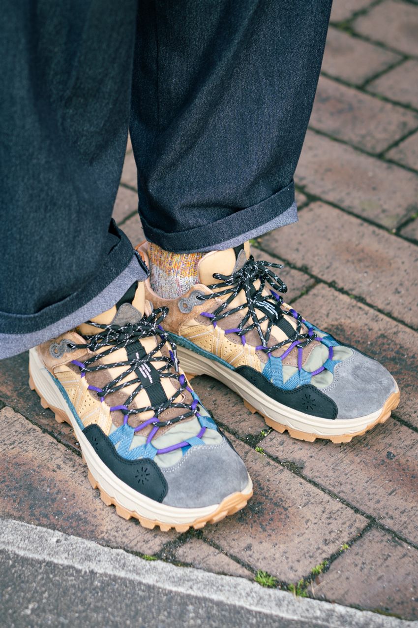 足元が垢抜ける着こなしテク3選をスナップで！ 無造作ロールアップ、カラーソックスetc. - 8枚目の画像