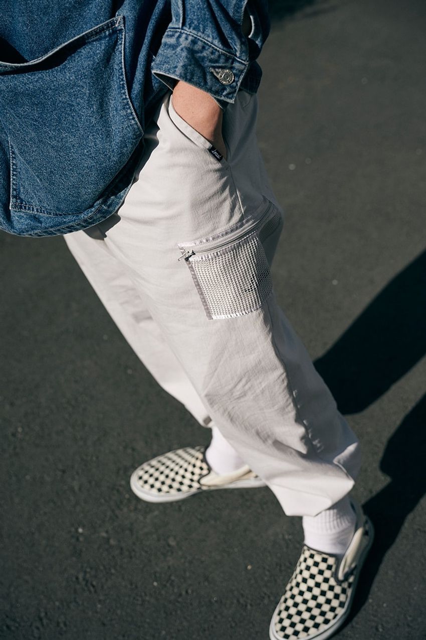 足元が垢抜ける着こなしテク3選をスナップで！ 無造作ロールアップ、カラーソックスetc. - 5枚目の画像