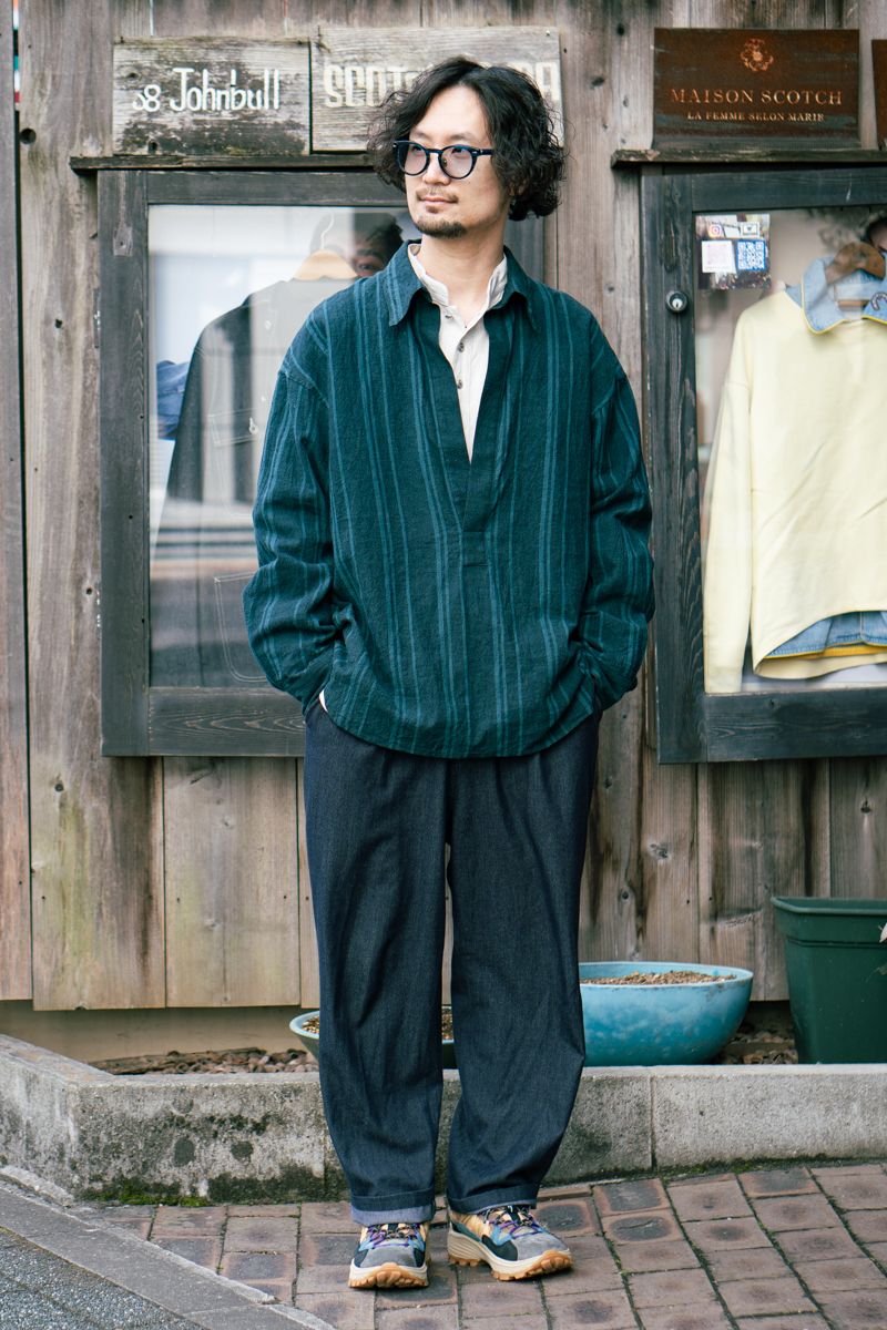 シャツ、シャツ2＝ともにエゴトリッピング