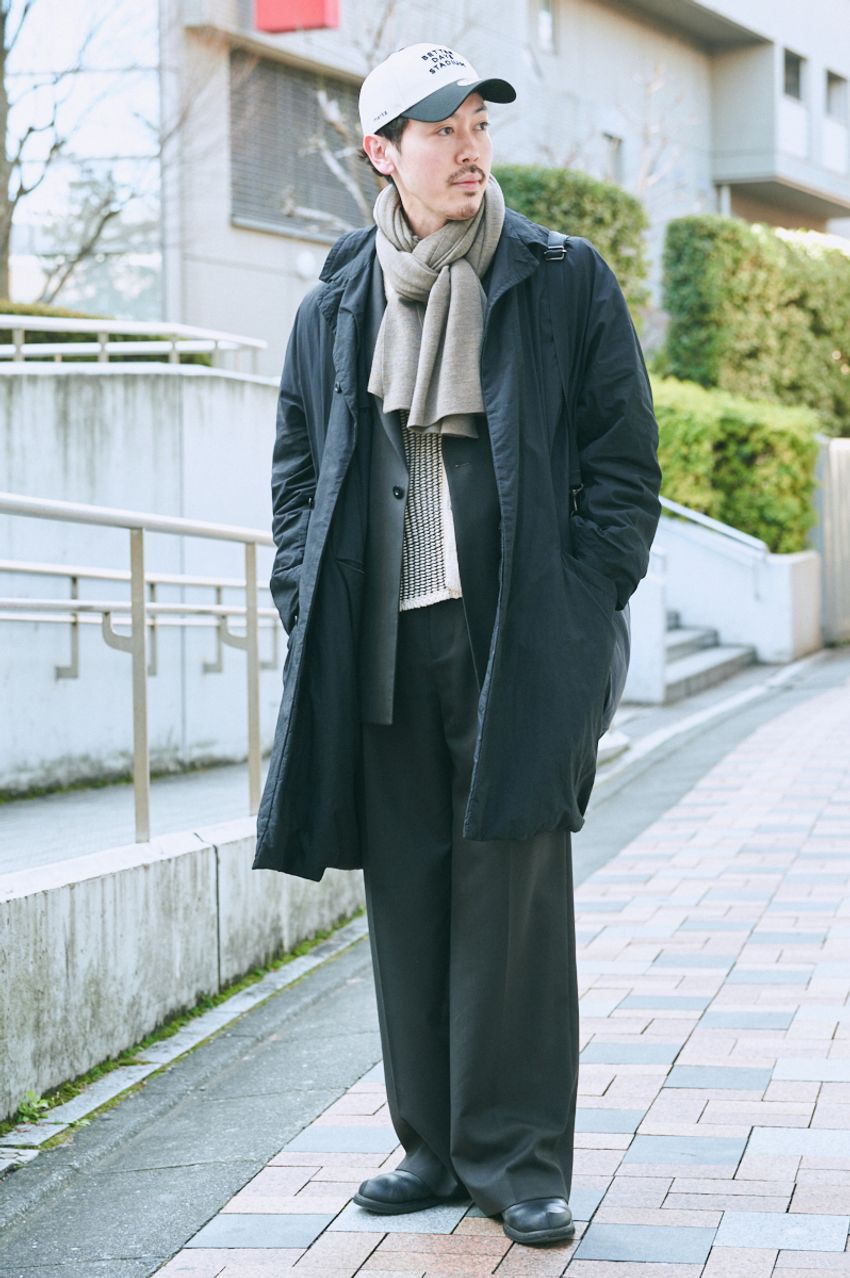 大人の男性に似合うきれいめ“キャップ”コーディネイト。街でキャッチした3人のスナップで検証！ - 4枚目の画像