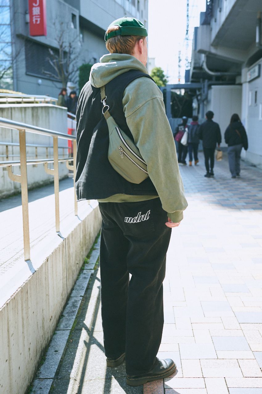 「パーカ」コーデにちょっとした変化を。格好いい大人たちはベストをプラス！ - 5枚目の画像