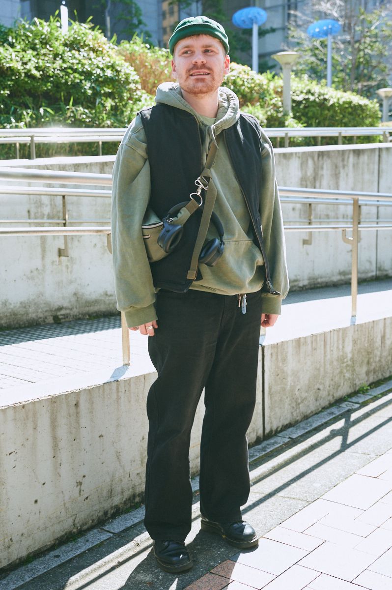 ベスト、パーカ＝ともにカーハート