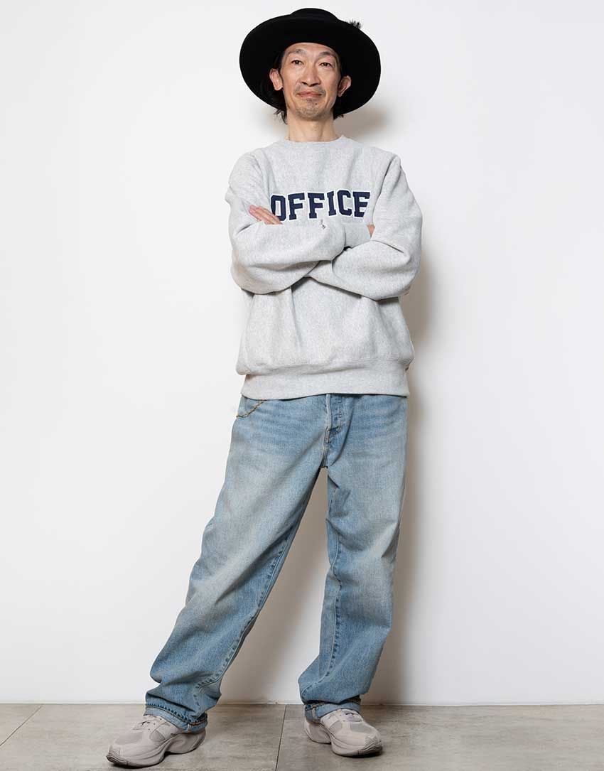 スウェット／アンカーインク、パンツ／リーバイス 501のビーム別注、スニーカー／ニューバランス、時計／ロレックス、ハット／ステットソン、チェーン／イタリア製のもの（全て原 私物）