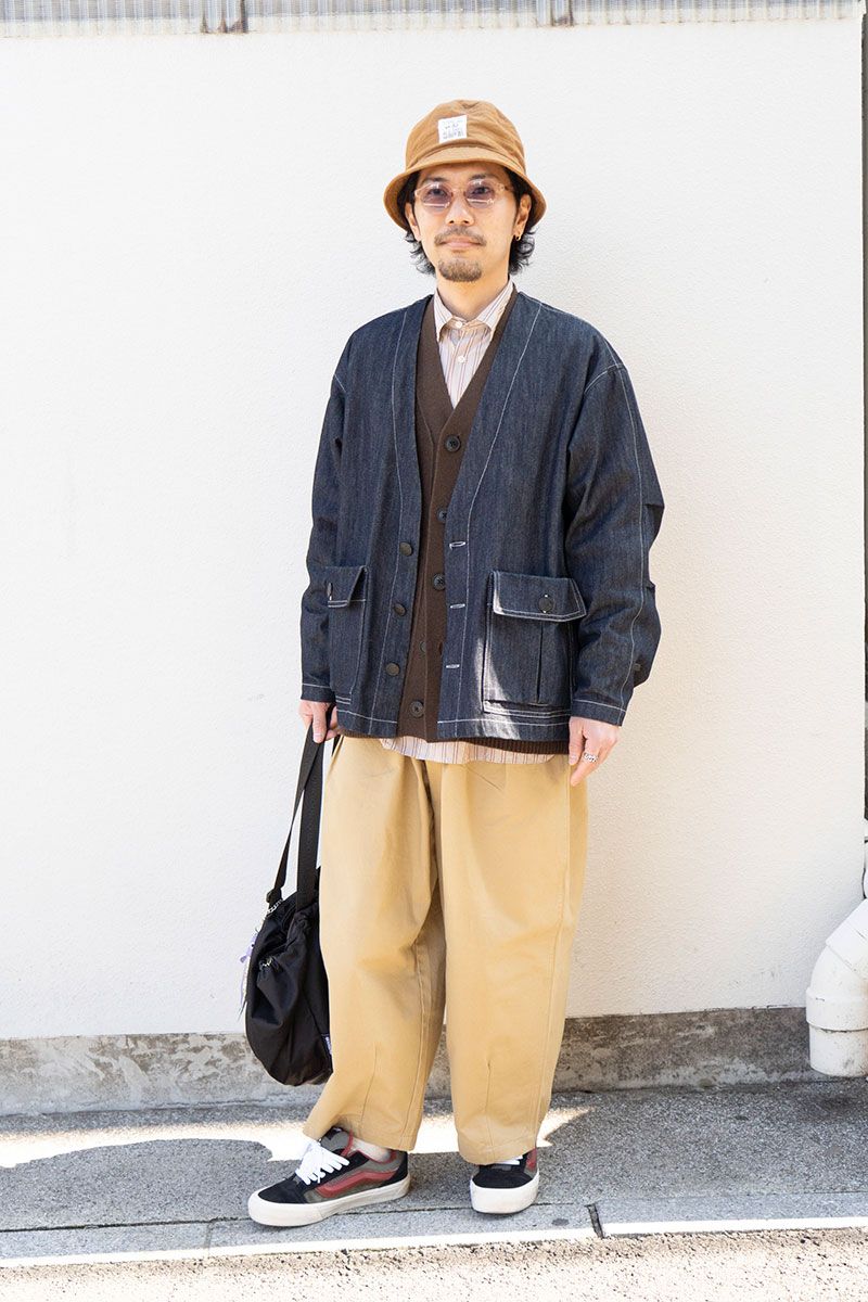 ジャケット、パンツ＝不明