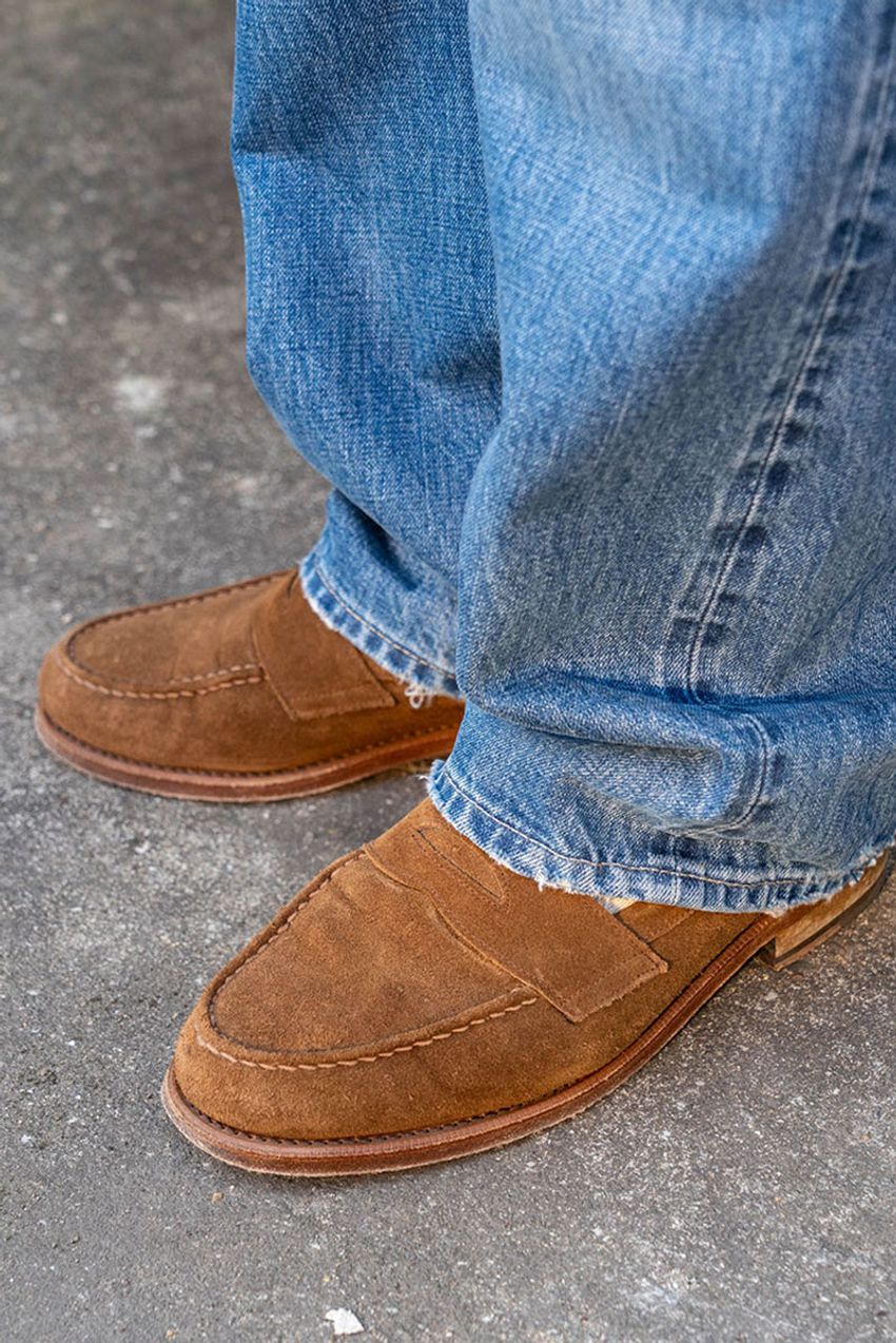 シャツ×デニムの好相性を再点検！30代が実践した大人コーデをスナップで観察 - 4枚目の画像