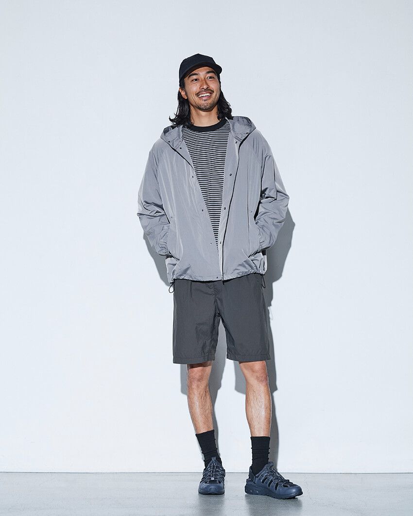 靴1万4300円、ショートパンツ7700円／ミズノ（ミズノお客様相談センター 0120-320-799）　ブルゾン1万9990円、カットソー4990円／アンフィーロ（オンワード樫山 03-5476-5811）キャップ9900円／テクネ（カナル 03-6661-6190）