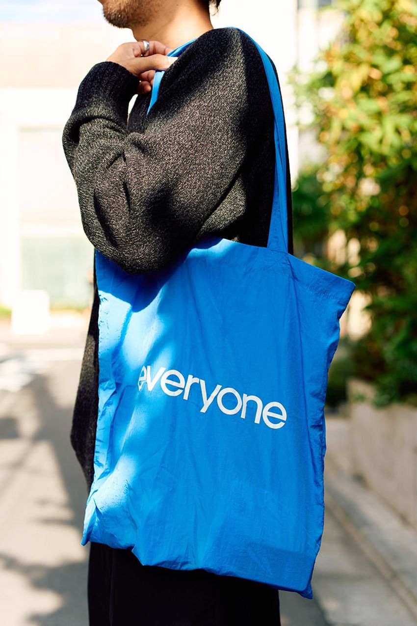 春仕様の“濃色コーデ”好例を街角スナップで！大事すべき“小物使い”、“素材”、“サイズ感” - 3枚目の画像