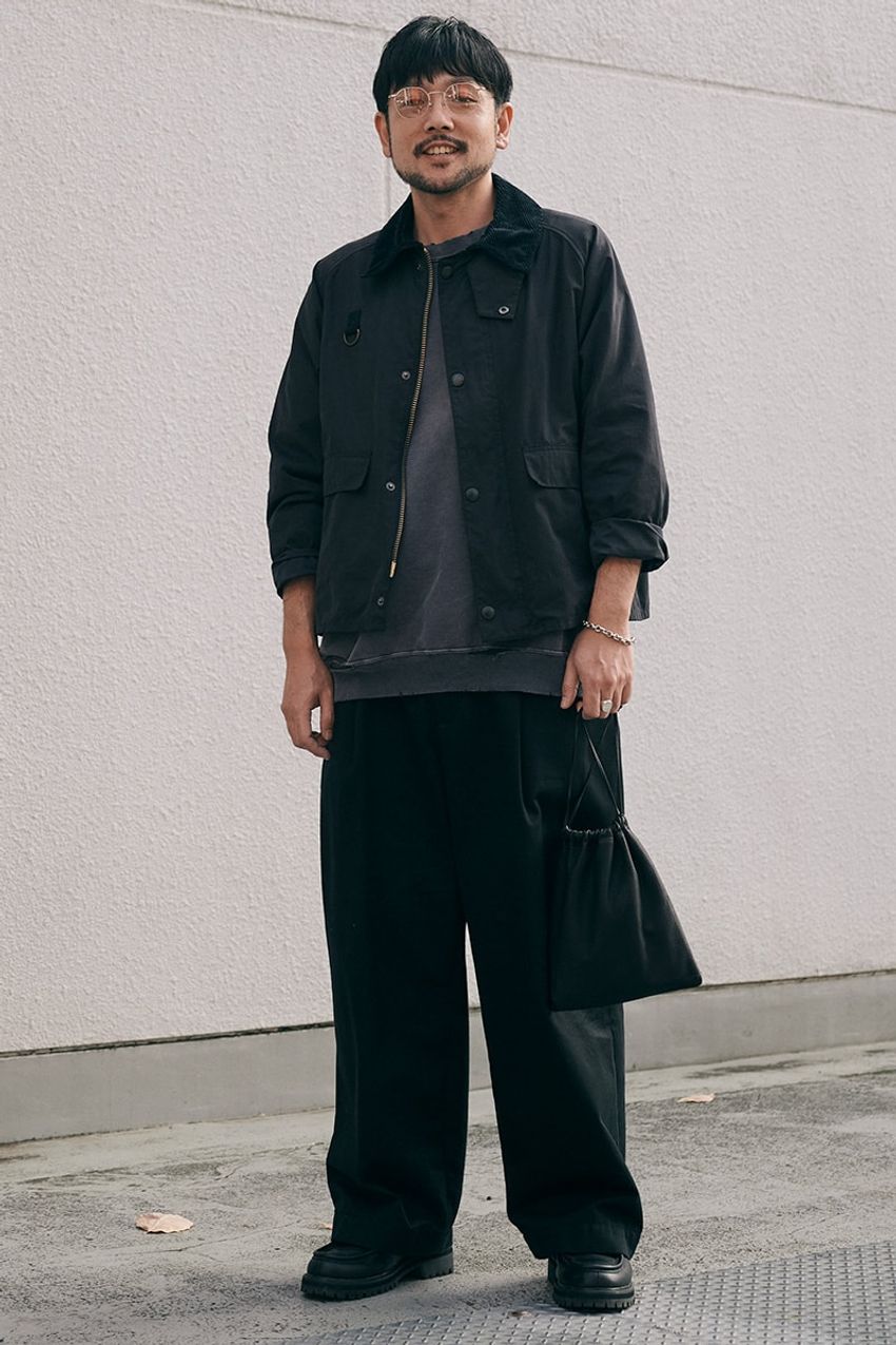 春仕様の“濃色コーデ”好例を街角スナップで！大事すべき“小物使い”、“素材”、“サイズ感” - 6枚目の画像