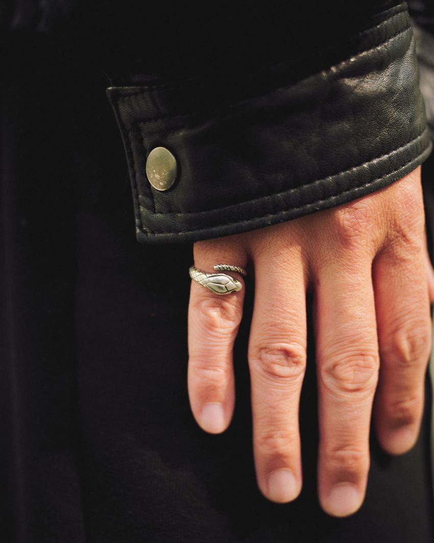 「19SO」鈴木真悟さんのプライベートに突撃パパラッチ！リアル私服はレザー古着、Gジャンetc. - 12枚目の画像