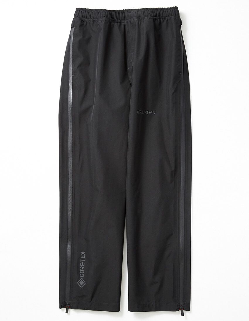 パンツ4万1250円／ナイキ