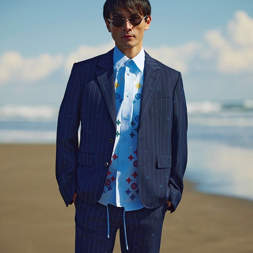 ジャケット55万5500円、パンツ21万8900円、シャツ37万6200円［予定価格］、サングラス9万2400円／すべてルイ・ヴィトン