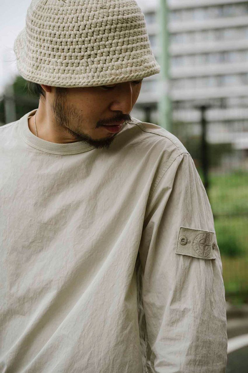 タフ＆エレガント。トップスに「ストーンアイランド」を選んだ3名の男たち！パーカ、Tシャツetc. - 2枚目の画像