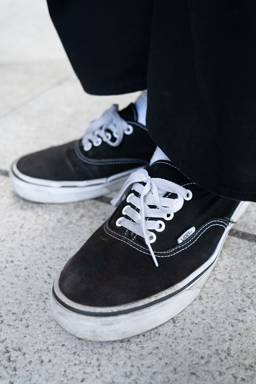 街行く洒落た大人たちは“シャツ”をどう着てる？春コーデで使うときにはコレを見て！ - 4枚目の画像