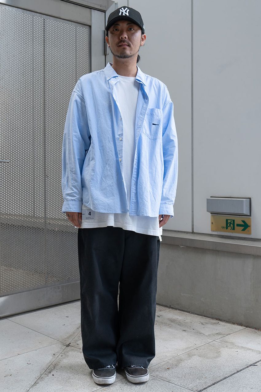 街行く洒落た大人たちは“シャツ”をどう着てる？春コーデで使うときにはコレを見て！ - 2枚目の画像