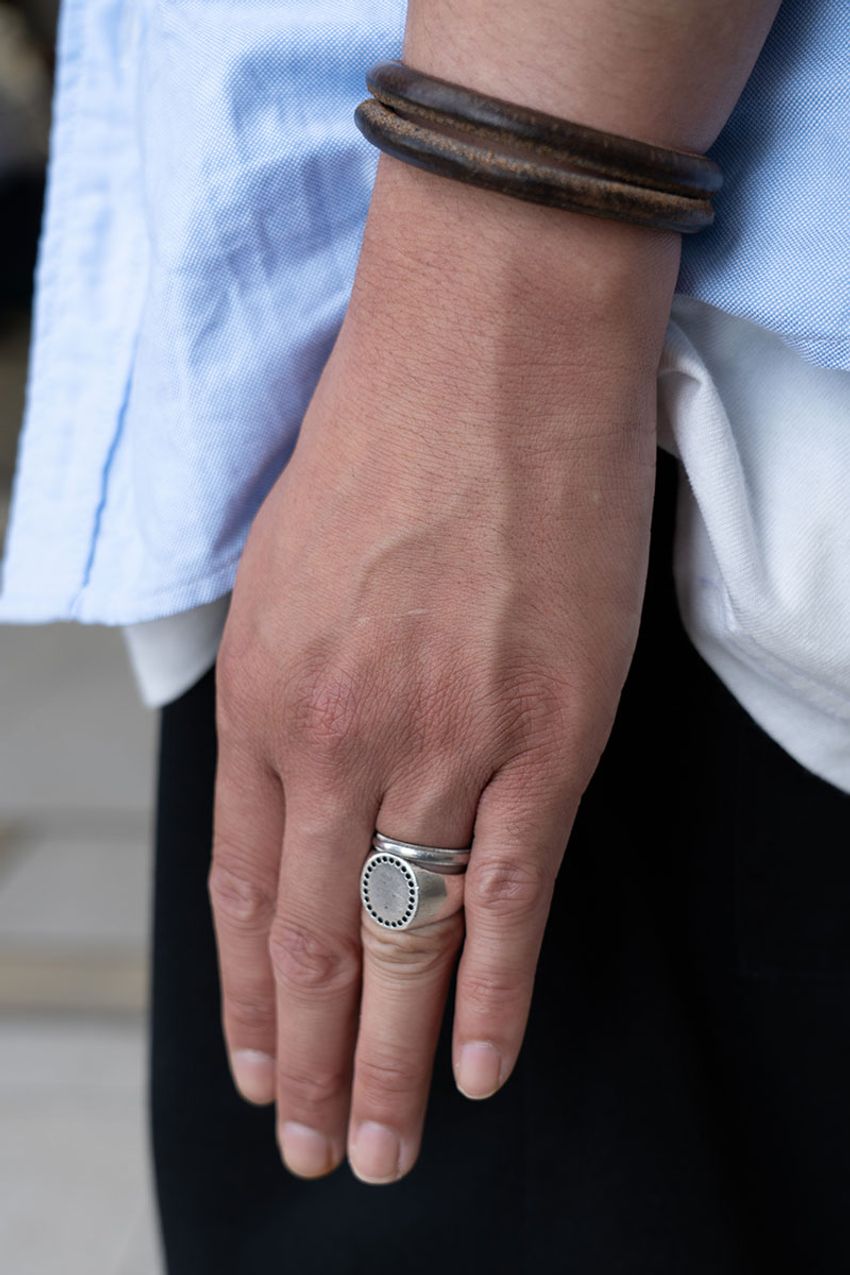 街行く洒落た大人たちは“シャツ”をどう着てる？春コーデで使うときにはコレを見て！ - 3枚目の画像