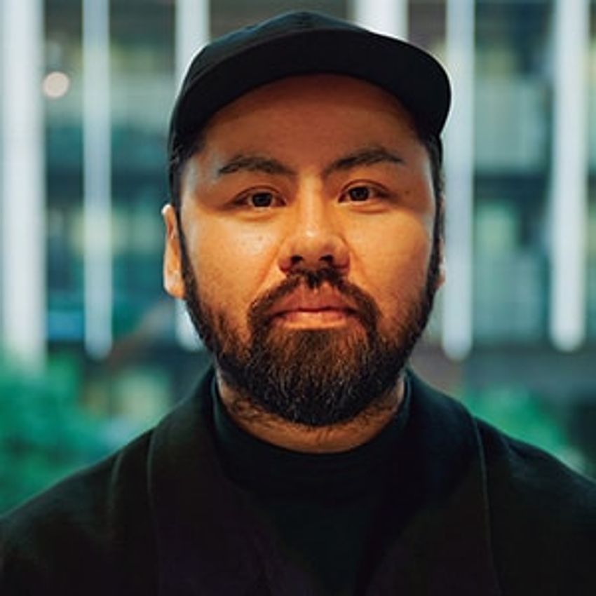 ネックレスは「エルメス」を愛用！ザ・デイ 河内直哉さんの“黒コーデに寄り添う”小物集 - 2枚目の画像