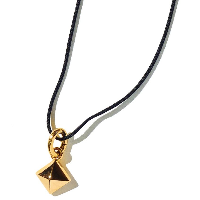 ネックレスは「エルメス」を愛用！ザ・デイ 河内直哉さんの“黒コーデに寄り添う”小物集 - 5枚目の画像