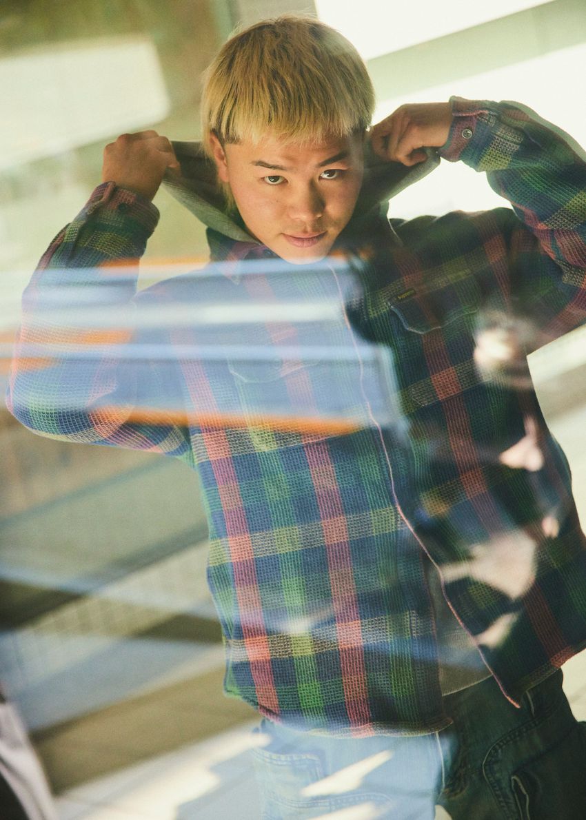 「私服見せてください」那須川天心に突撃パパラッチ！古着デニム、クロムハーツ仕様のスニーカーを愛用中だった - 40枚目の画像