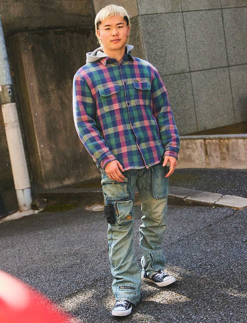 「私服見せてください」那須川天心に突撃パパラッチ！古着デニム、クロムハーツ仕様のスニーカーを愛用中だった - 29枚目の画像