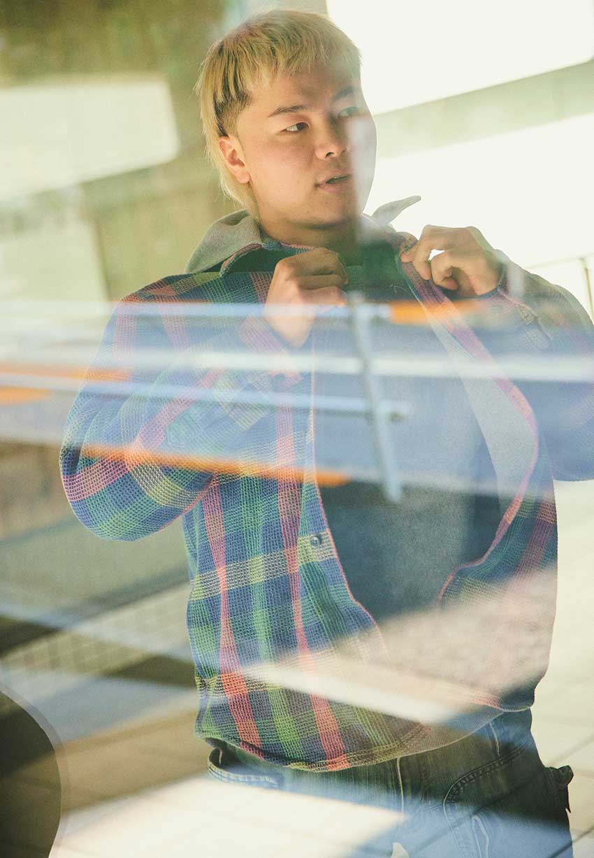 私服見せてください」那須川天心に突撃パパラッチ！古着デニム、クロム