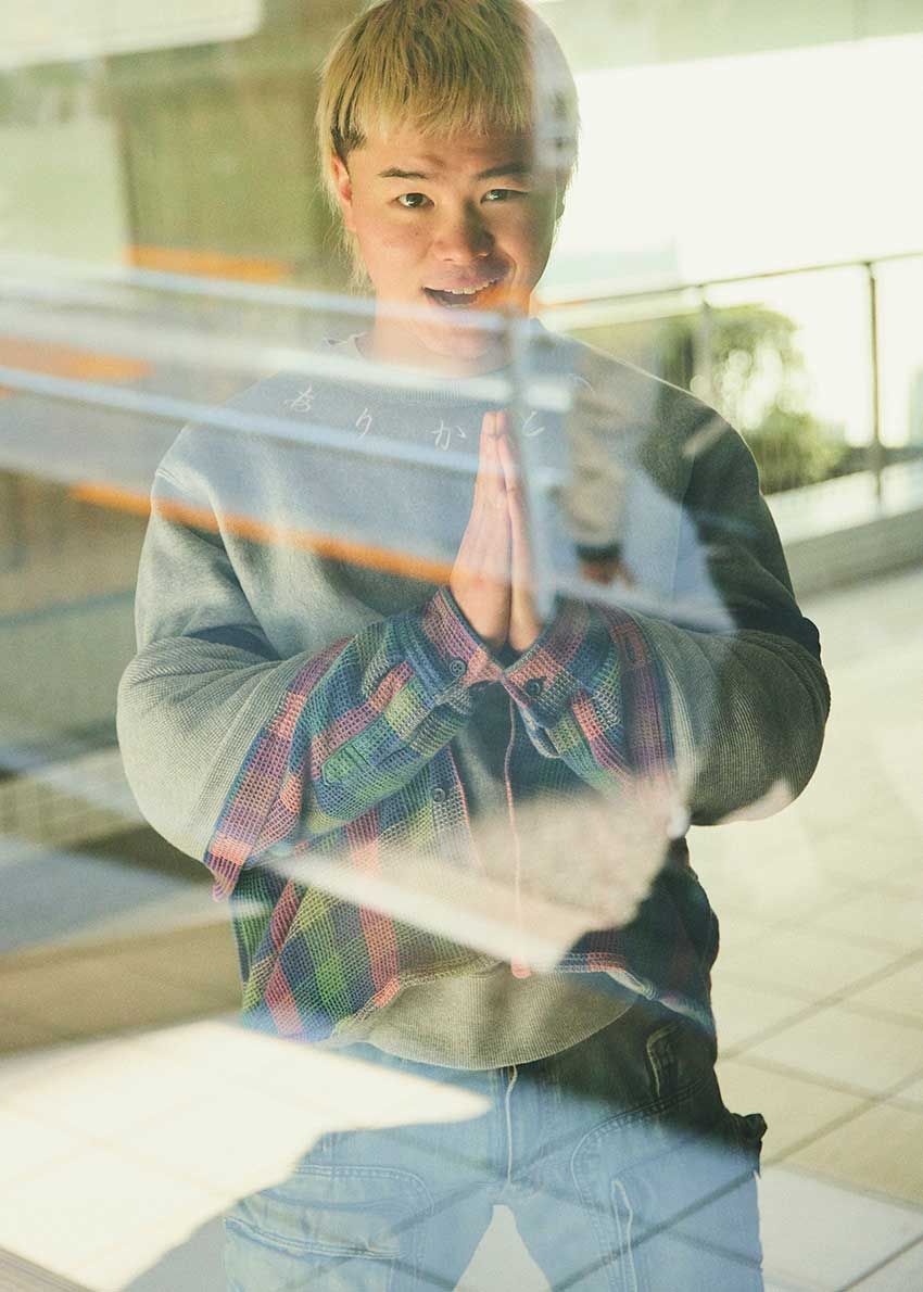 「私服見せてください」那須川天心に突撃パパラッチ！古着デニム、クロムハーツ仕様のスニーカーを愛用中だった - 9枚目の画像