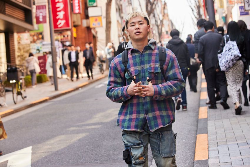 「私服見せてください」那須川天心に突撃パパラッチ！古着デニム、クロムハーツ仕様のスニーカーを愛用中だった - 46枚目の画像