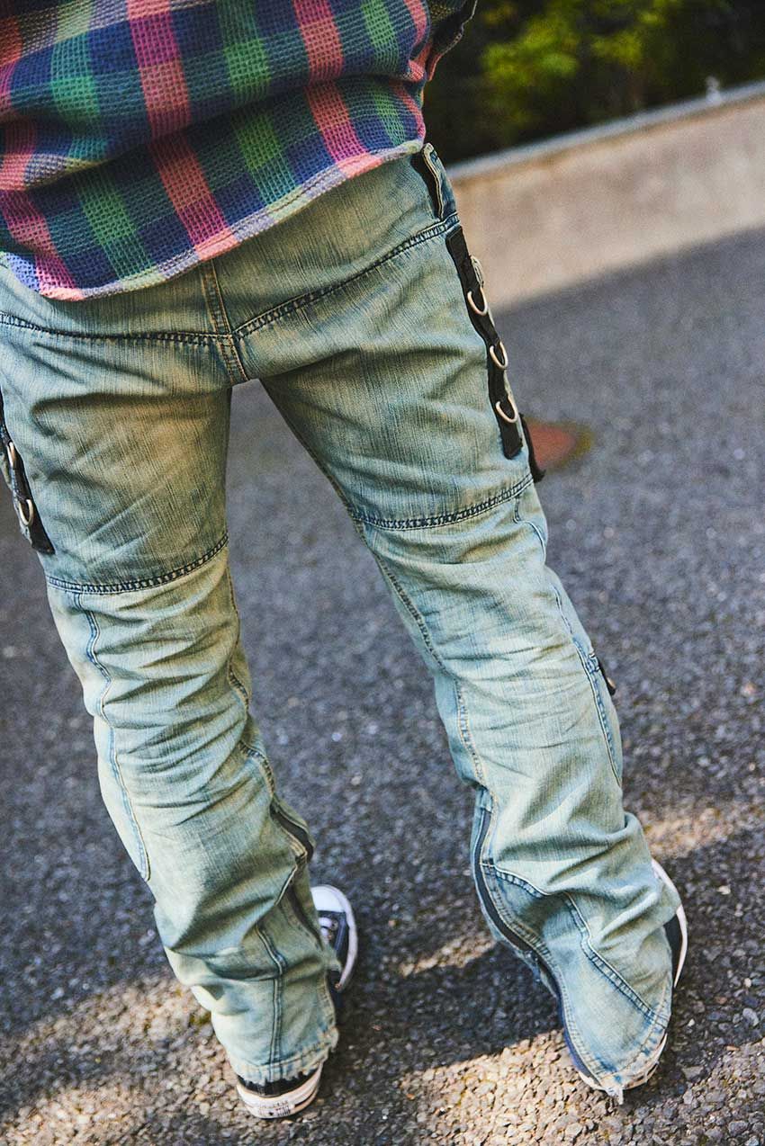 「私服見せてください」那須川天心に突撃パパラッチ！古着デニム、クロムハーツ仕様のスニーカーを愛用中だった - 11枚目の画像