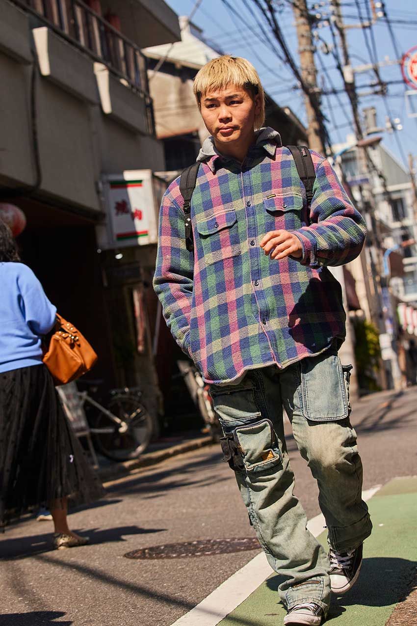 「私服見せてください」那須川天心に突撃パパラッチ！古着デニム、クロムハーツ仕様のスニーカーを愛用中だった - 26枚目の画像