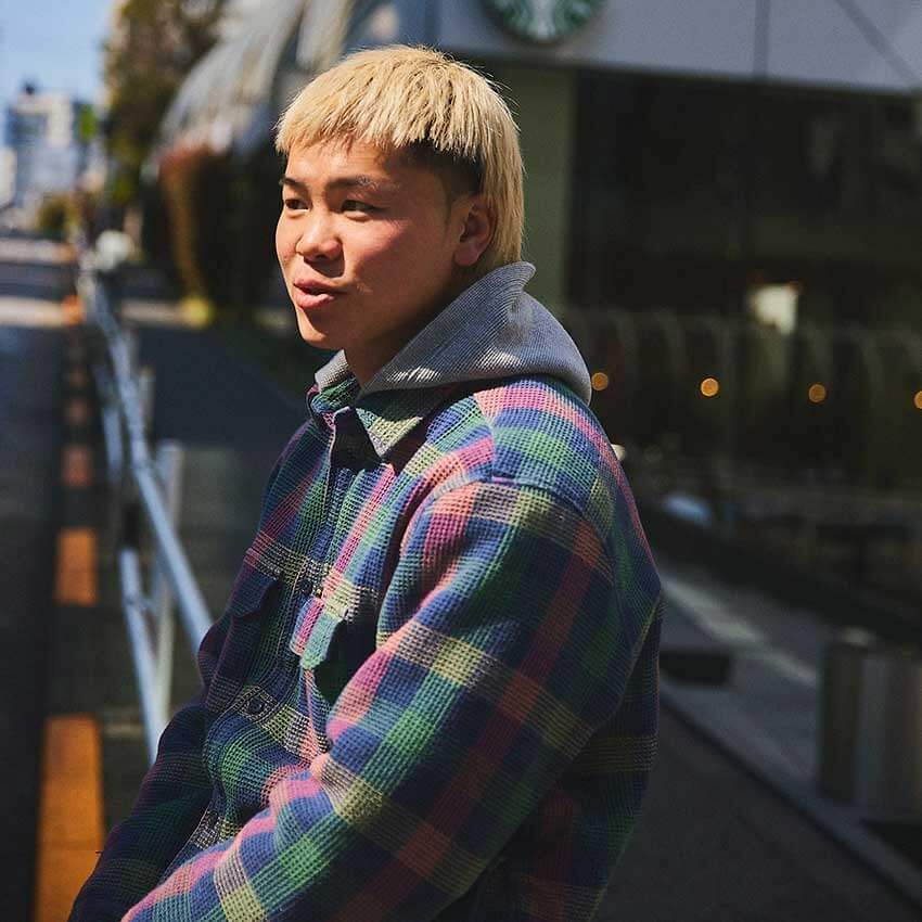 「私服見せてください」那須川天心に突撃パパラッチ！古着デニム、クロムハーツ仕様のスニーカーを愛用中だった - 16枚目の画像