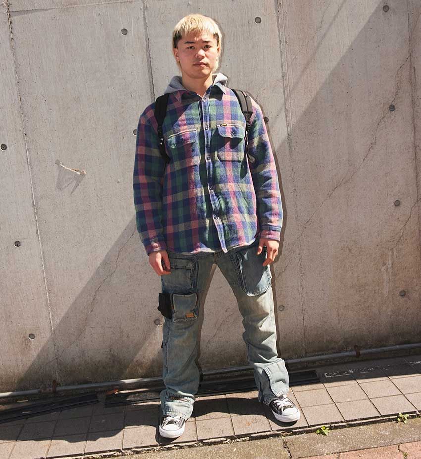 「私服見せてください」那須川天心に突撃パパラッチ！古着デニム、クロムハーツ仕様のスニーカーを愛用中だった - 5枚目の画像