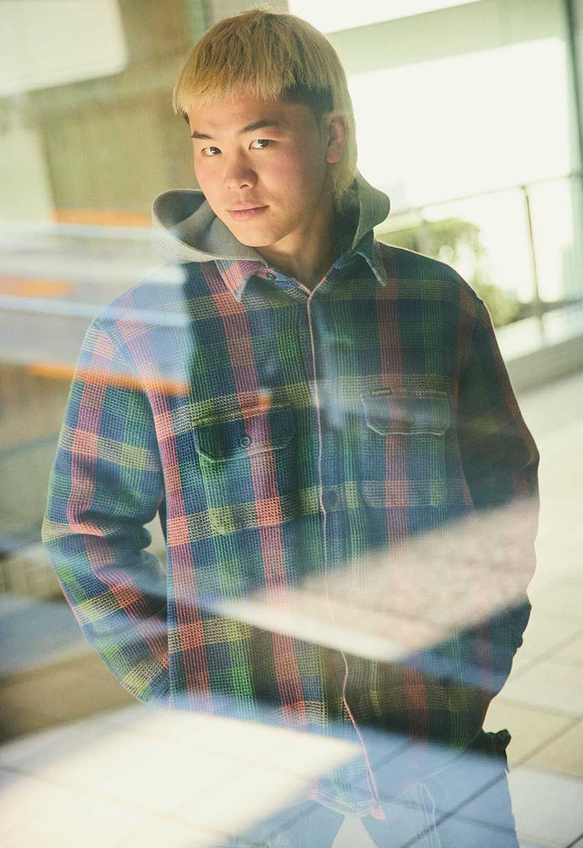 「私服見せてください」那須川天心に突撃パパラッチ！古着デニム、クロムハーツ仕様のスニーカーを愛用中だった - 44枚目の画像