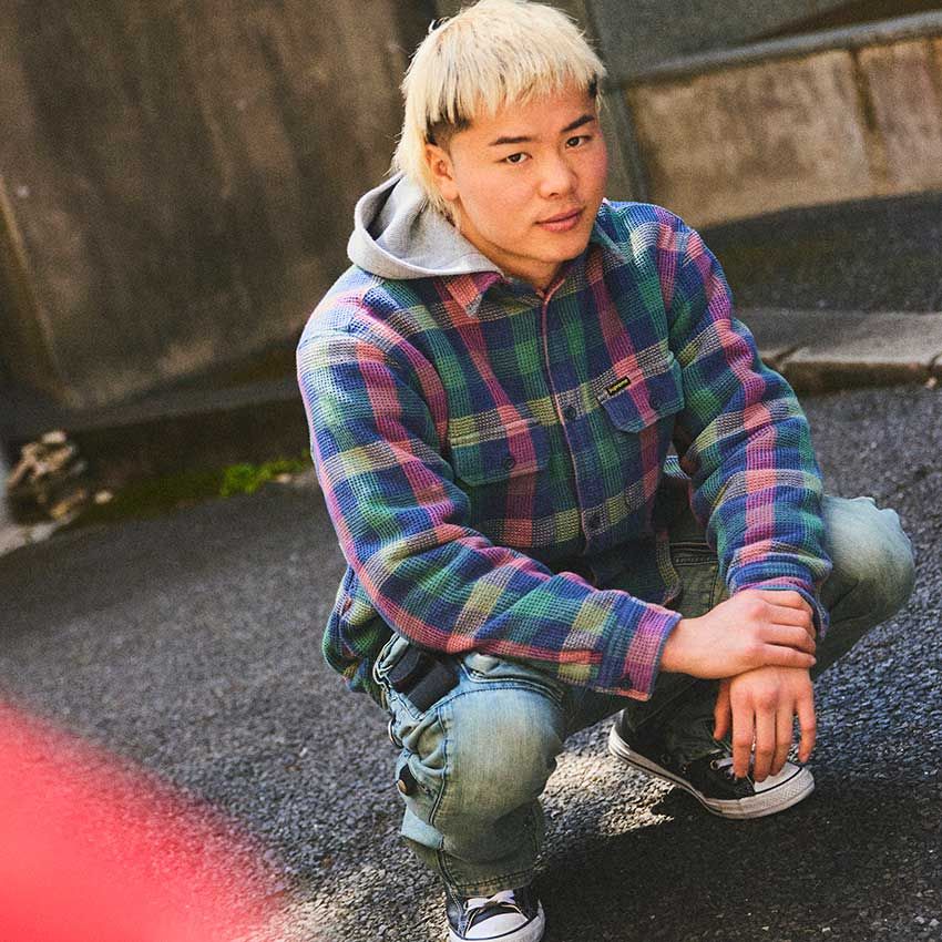 「私服見せてください」那須川天心に突撃パパラッチ！古着デニム、クロムハーツ仕様のスニーカーを愛用中だった - 13枚目の画像