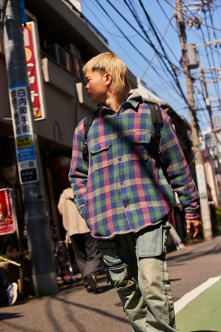 「私服見せてください」那須川天心に突撃パパラッチ！古着デニム、クロムハーツ仕様のスニーカーを愛用中だった - 28枚目の画像