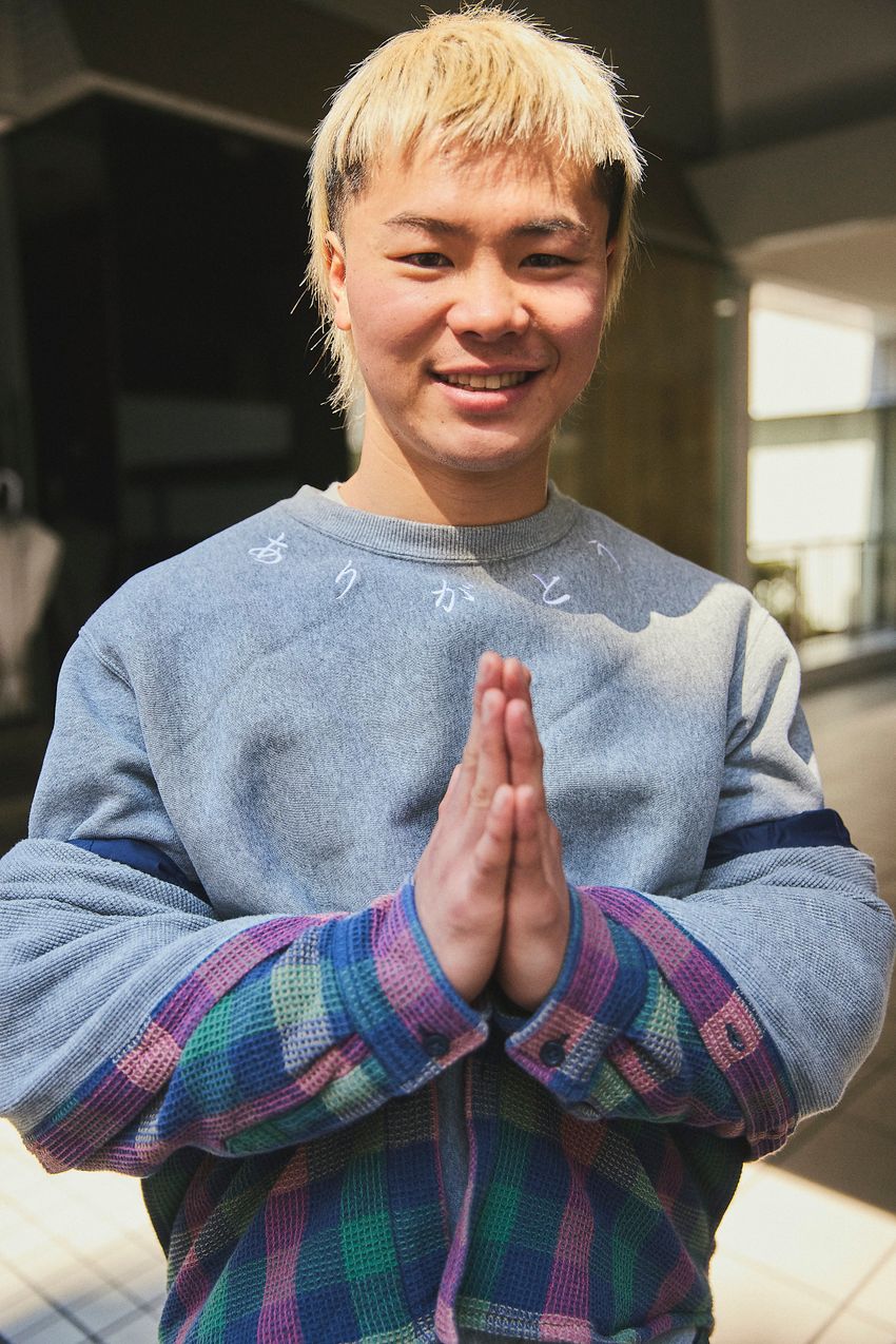 「私服見せてください」那須川天心に突撃パパラッチ！古着デニム、クロムハーツ仕様のスニーカーを愛用中だった - 39枚目の画像