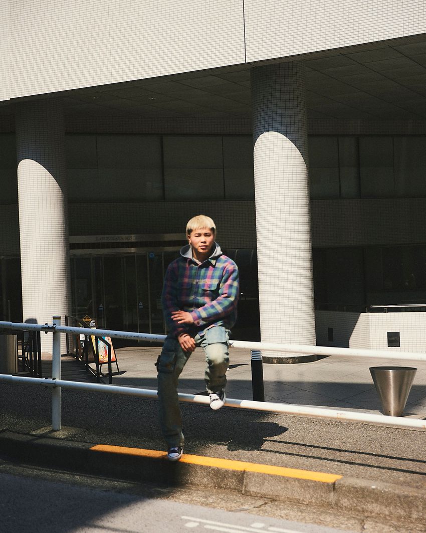 「私服見せてください」那須川天心に突撃パパラッチ！古着デニム、クロムハーツ仕様のスニーカーを愛用中だった - 45枚目の画像