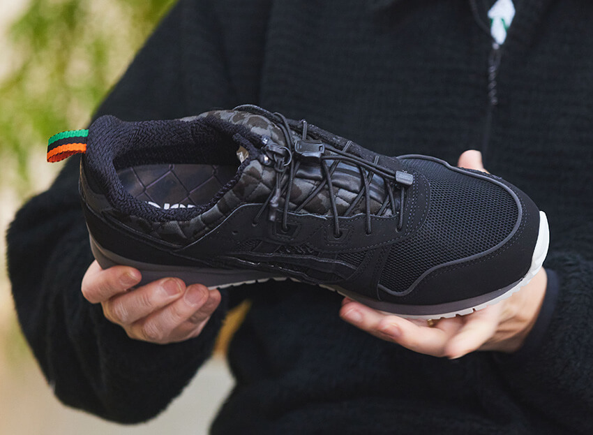 ニューバランス、アシックスetc.最新「ブラックスニーカー」をミタ