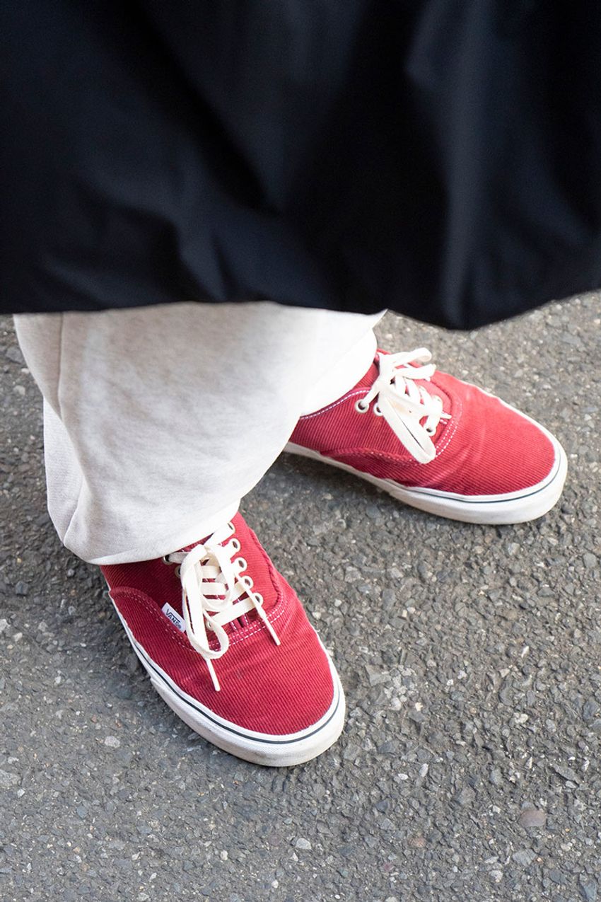 ヴァンズ「オーセンティック」は“挿し色”としても超優秀だった！3名の洒落者たちのコーデ論 - 3枚目の画像