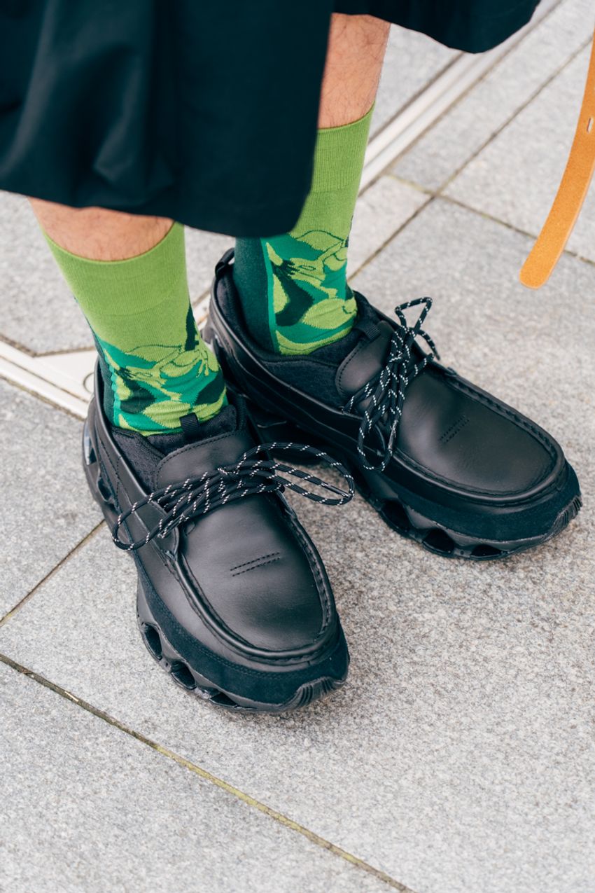 街角で「それどこのブランド？」と思わず聞いた“ブラックスニーカー”3選！汎用性＆デザイン性も抜群 - 7枚目の画像