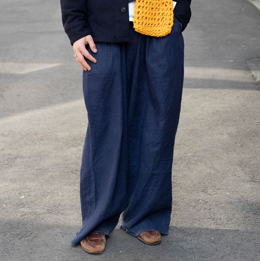 大人に必要な“脱力感”って、こういうこと！街角で見つけた“肩肘張らない大人たち”好例3選 - 1枚目の画像