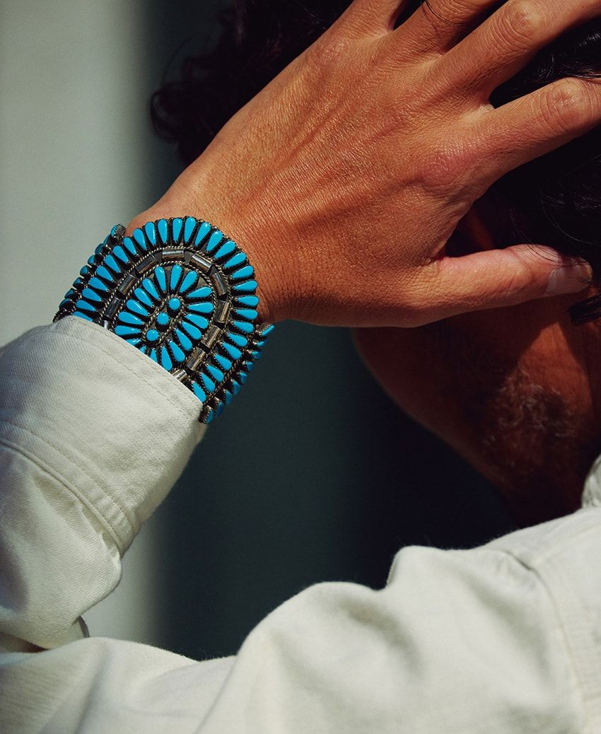 ターコイズやスタッズベルトetc. アメカジアクセのギラギラ感は“白デニム”で簡単回避！ - 1枚目の画像