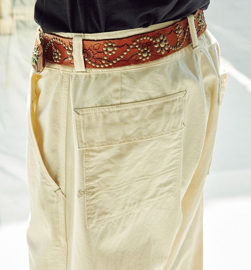 ターコイズやスタッズベルトetc. アメカジアクセのギラギラ感は“白デニム”で簡単回避！ - 2枚目の画像